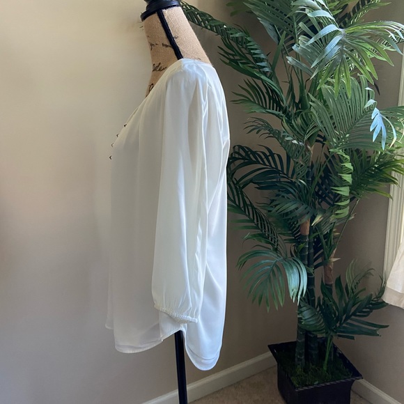Off White Blouse - Picture 4 of 4